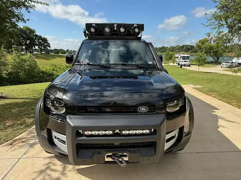 2023 Land Rover Defender 110 S Trek Edition — photo 4 of 8