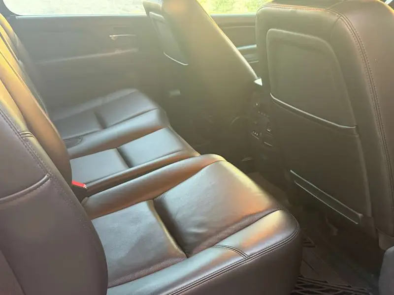 2010 Chevrolet Avalanche LTZ — photo 6 of 8