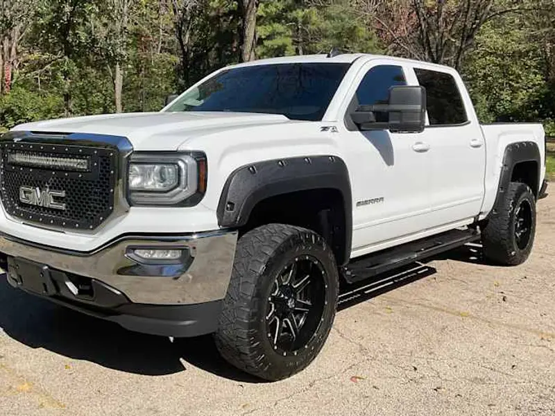 2017 GMC Sierra 1500 SLE Z71 — photo 1 of 8