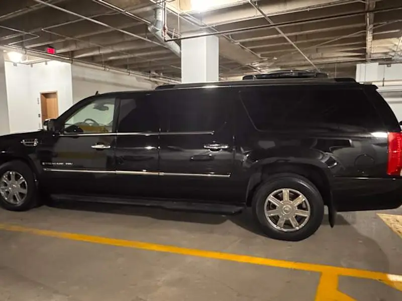 2008 Cadillac Escalade Custom — photo 2 of 8