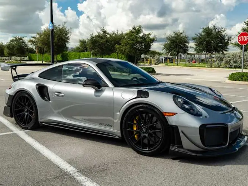 2018 Porsche 911 GT2 RS — photo 6 of 8