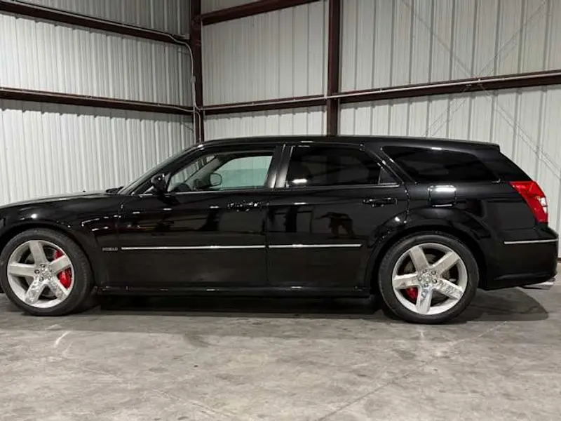 2006 Dodge Magnum SRT-8 — photo 2 of 8