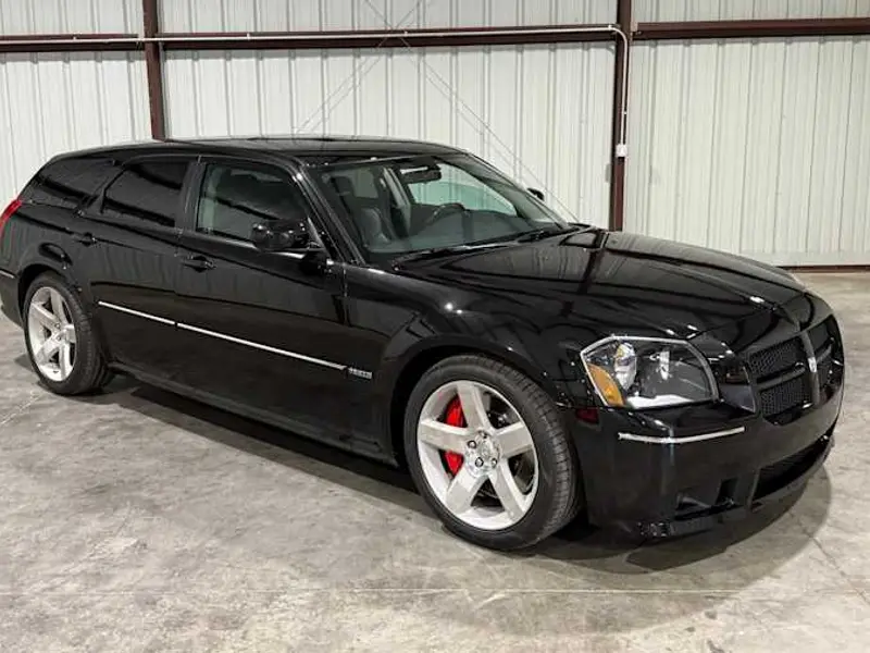 2006 Dodge Magnum SRT-8 — photo 4 of 8