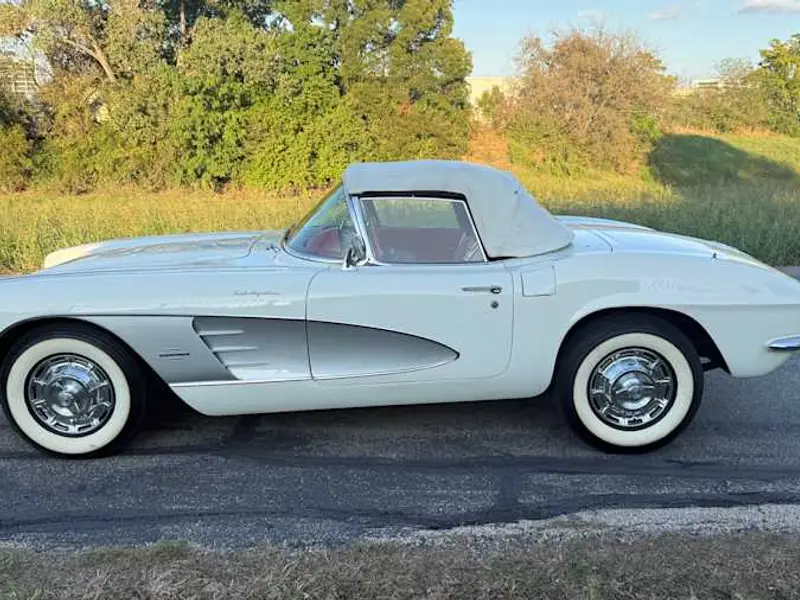 1961 Chevrolet Corvette — photo 2 of 8
