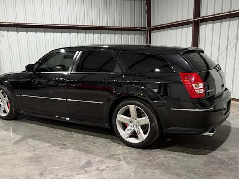 2006 Dodge Magnum SRT-8 — photo 5 of 8