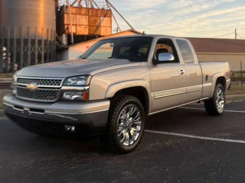 2006 Chevrolet Silverado 1500 — photo 1 of 8