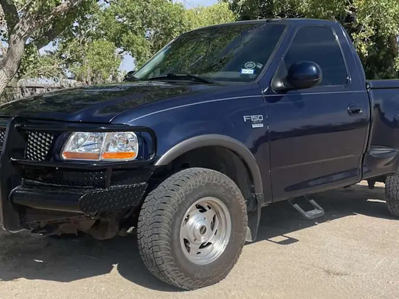 2002 Ford F-150 XLT — photo 7 of 8