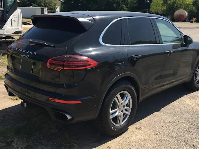 2016 Porsche Cayenne — photo 3 of 8