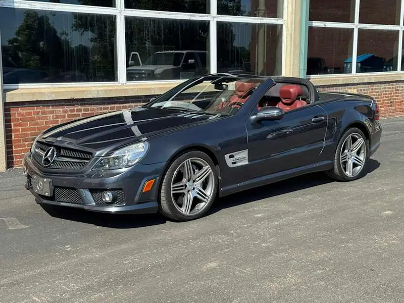 2011 Mercedes-Benz SL63 AMG — photo 1 of 8