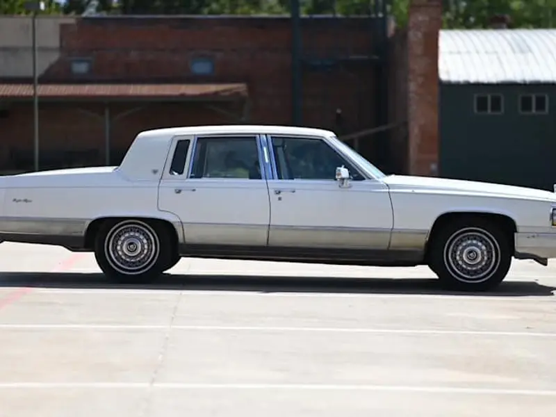 1991 Cadillac Brougham d'Elegance — photo 2 of 8