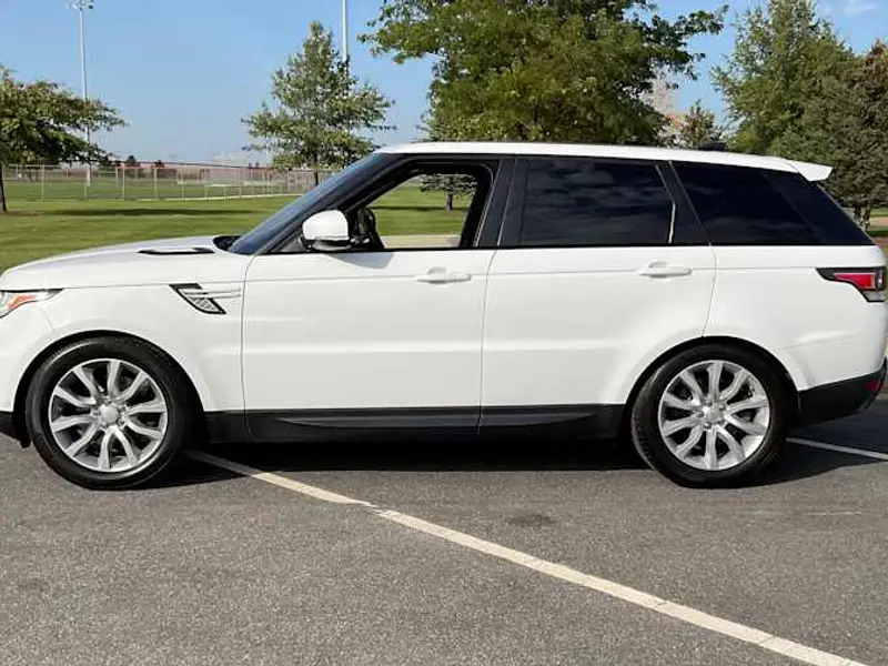 2017 Land Rover Range Rover Sport HSE — photo 2 of 8