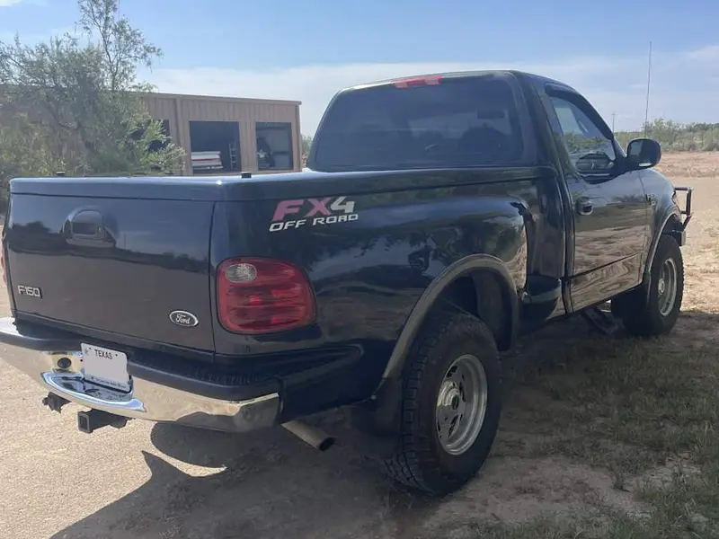 2002 Ford F-150 XLT — photo 8 of 8
