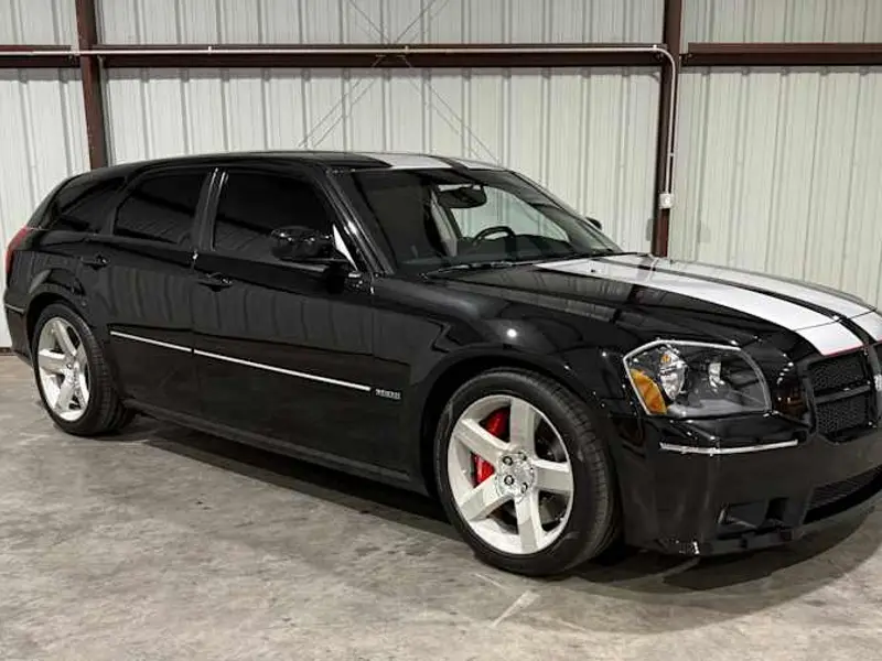 2006 Dodge Magnum SRT-8 — photo 6 of 8