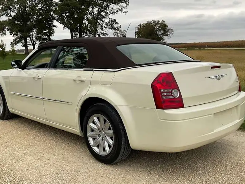 2008 Chrysler 300 LX — photo 3 of 8