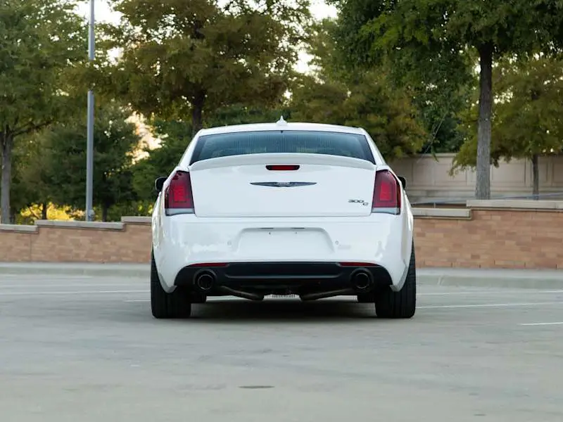 2023 Chrysler 300C — photo 5 of 8