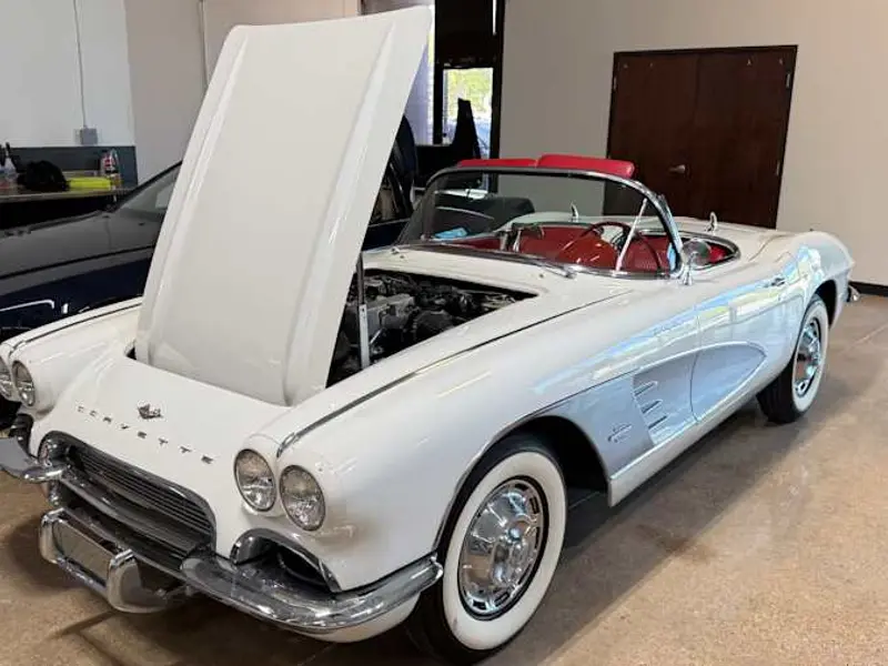 1961 Chevrolet Corvette — photo 4 of 8