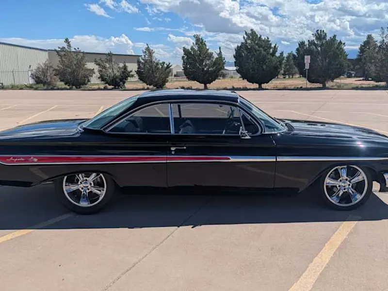 1961 Chevrolet Impala SS — photo 2 of 8