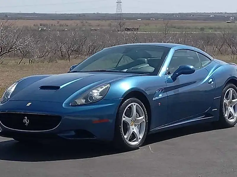 2011 Ferrari California — photo 1 of 8