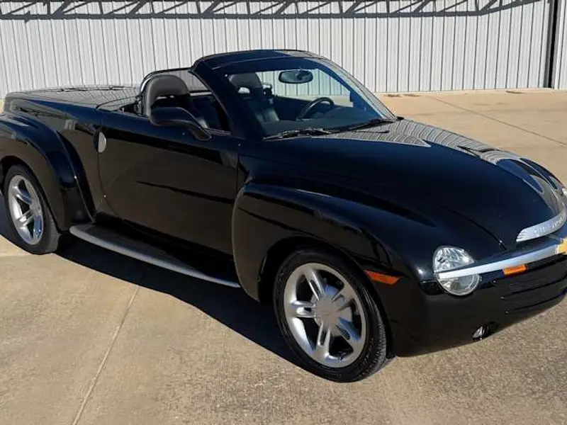 2005 Chevrolet SSR — photo 1 of 8