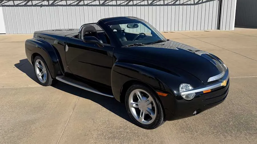 Black 2005 Chevrolet SSR