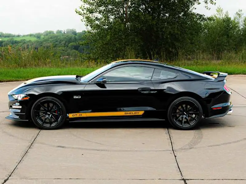 2022 Ford Shelby GT350-H — photo 2 of 8