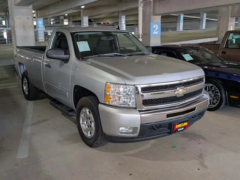2011 Chevrolet Silverado — photo 3 of 8