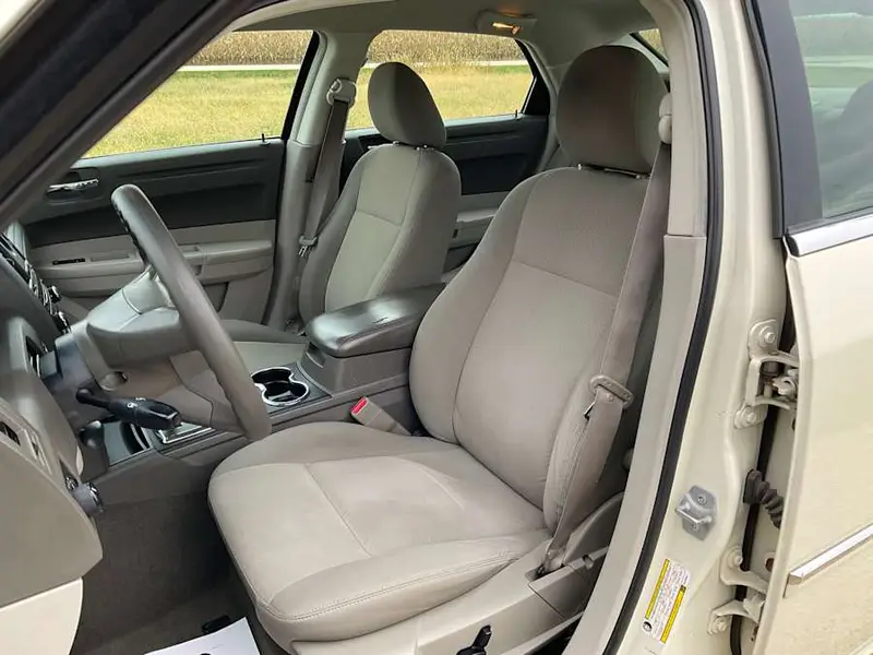 2008 Chrysler 300 LX — photo 4 of 8
