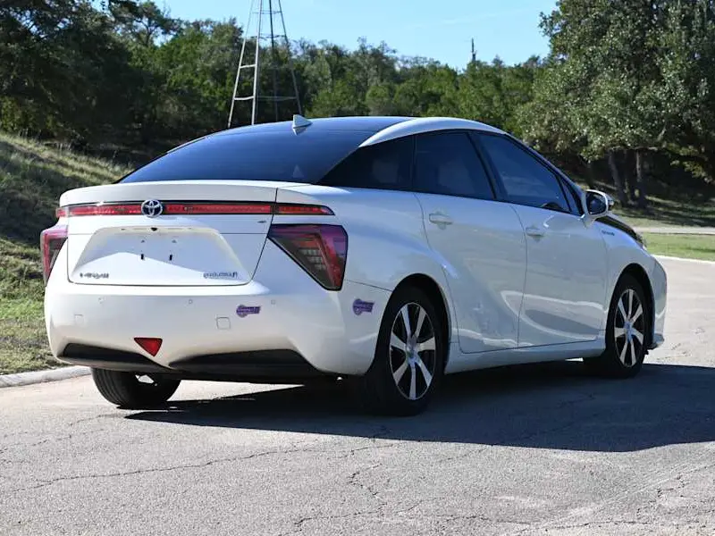 2019 Toyota Mirai — photo 2 of 8