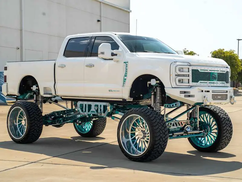 2024 Ford F-250 Custom — photo 4 of 8