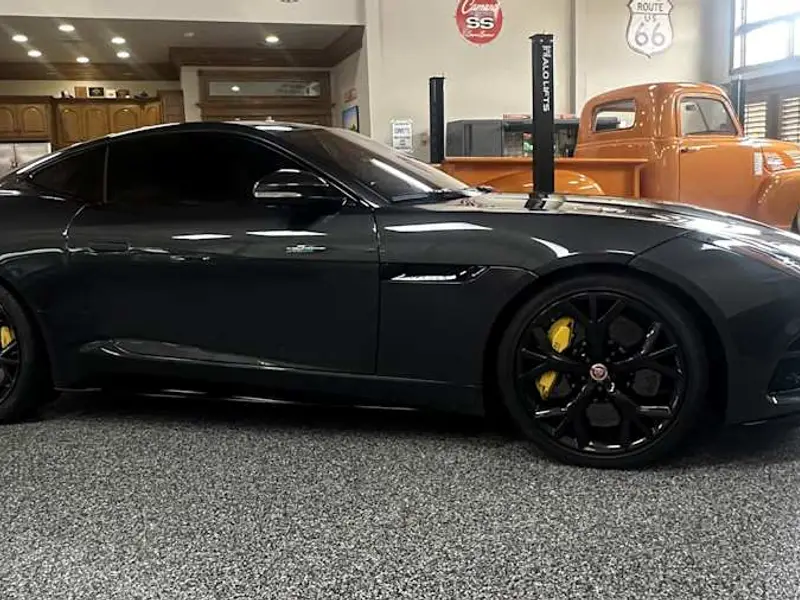 2020 Jaguar F Type R — photo 2 of 8