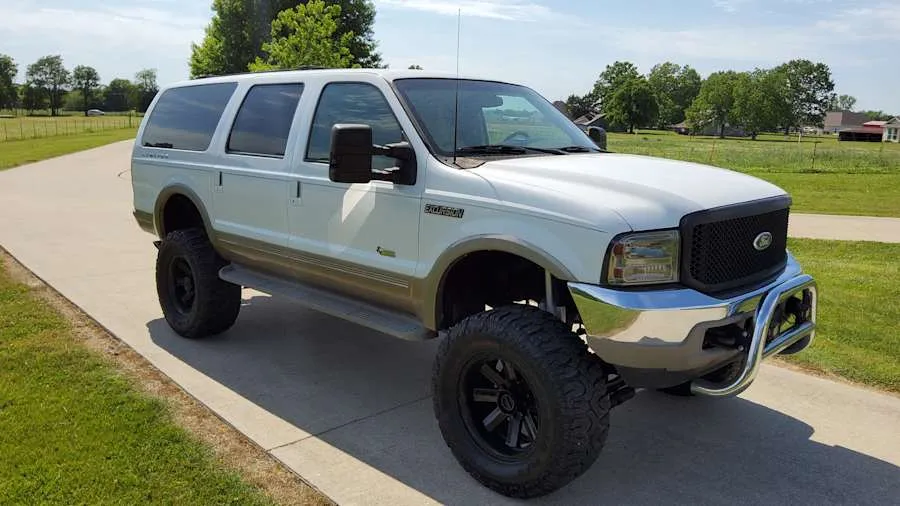 White 2000 Ford Excursion Limited