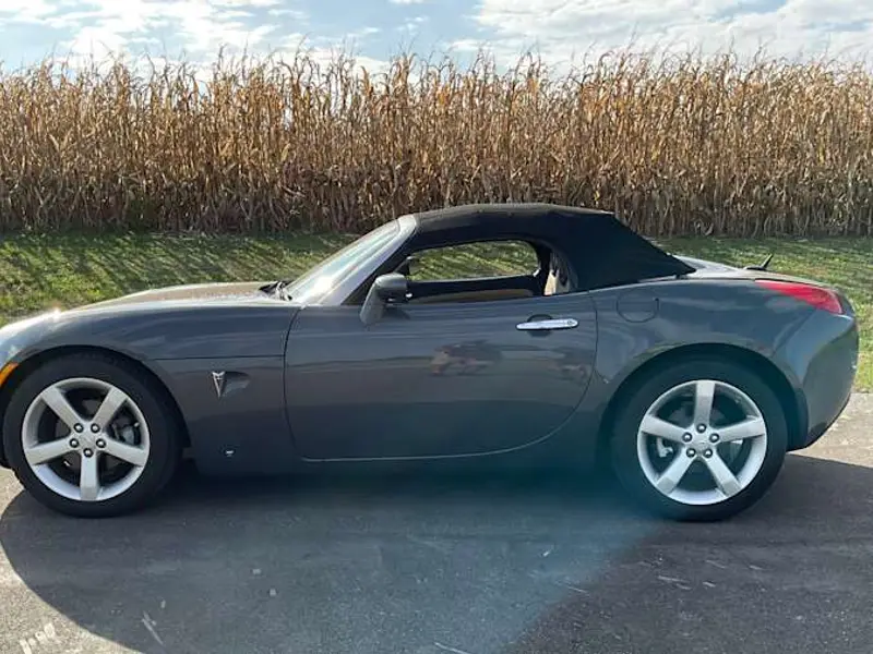 2008 Pontiac Solstice — photo 5 of 8