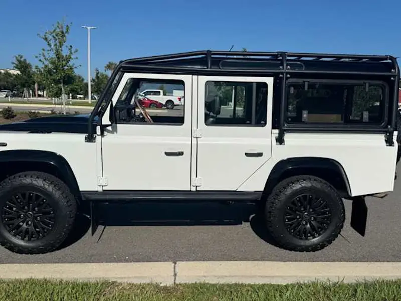 1985 Land Rover Defender — photo 2 of 8