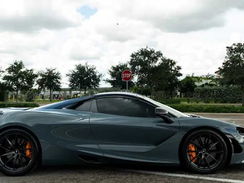 2023 McLaren 720S — photo 2 of 8