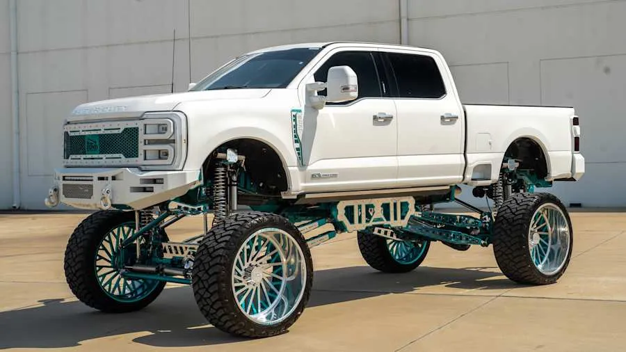 White 2024 Ford F-250 Custom