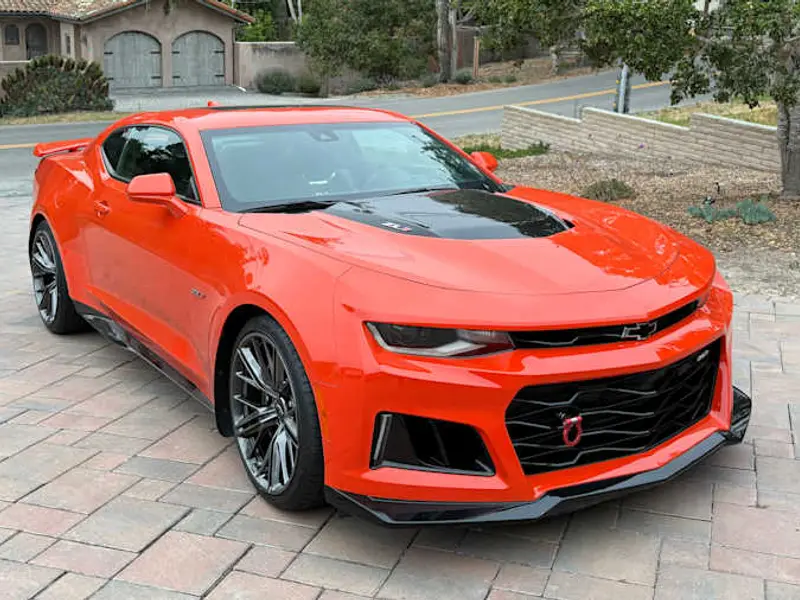 2019 Chevrolet Camaro ZL1 — photo 1 of 8