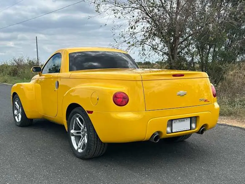 2005 Chevrolet SSR — photo 8 of 8