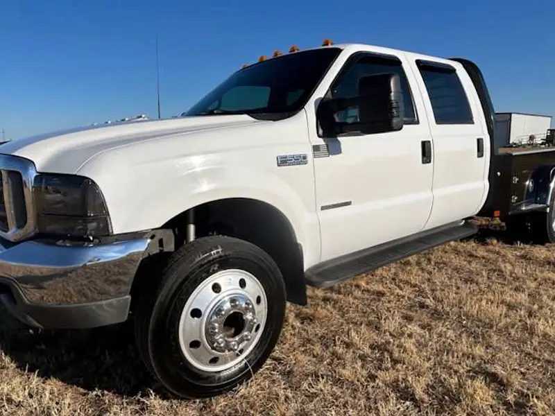 2000 Ford F-550 Lariat — photo 1 of 8