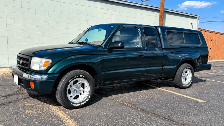 Dark Green Metallic 2000 Toyota Tacoma SR5