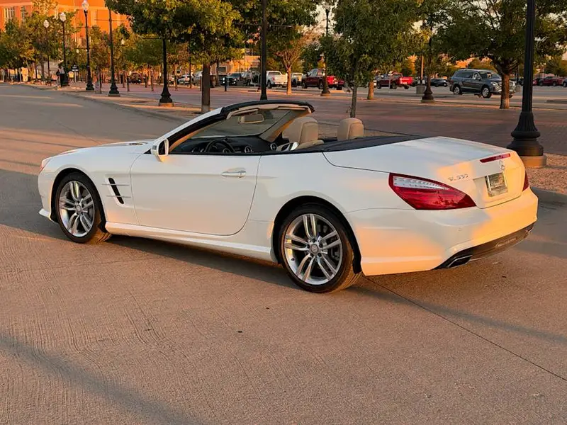 2015 Mercedes-Benz SL550 — photo 3 of 8