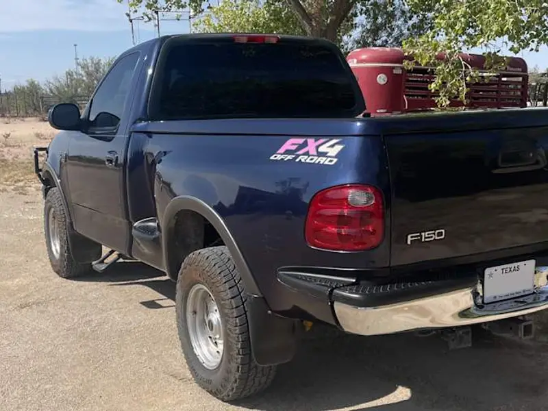 2002 Ford F-150 XLT — photo 4 of 8