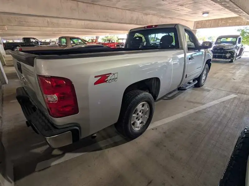 2011 Chevrolet Silverado — photo 4 of 8