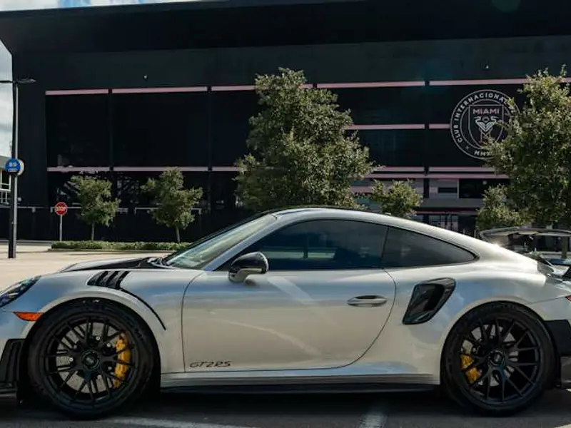 2018 Porsche 911 GT2 RS — photo 2 of 8