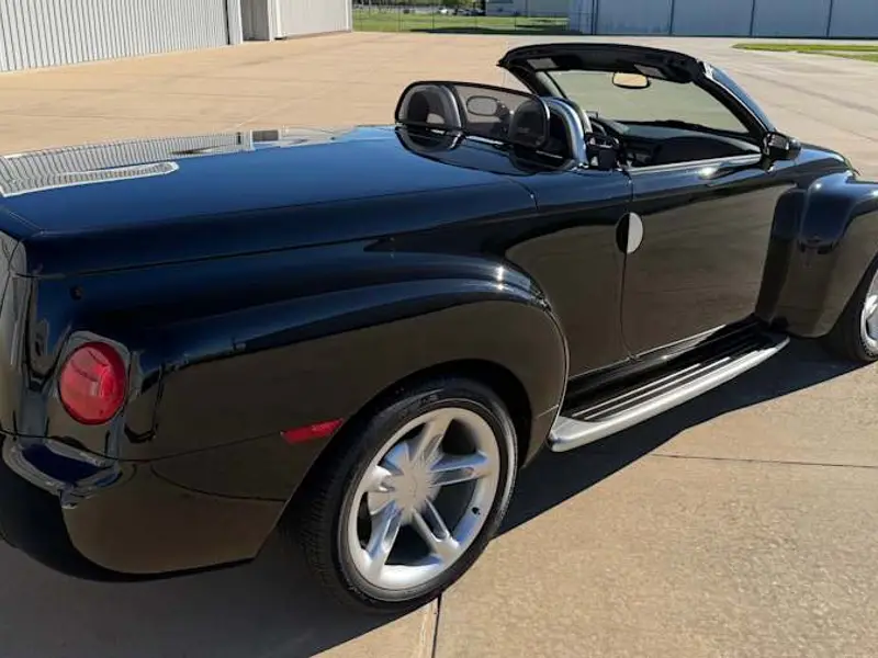 2005 Chevrolet SSR — photo 6 of 8