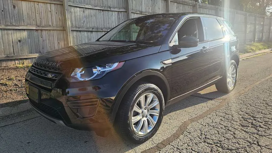 Black 2019 Land Rover Discovery Sport SE