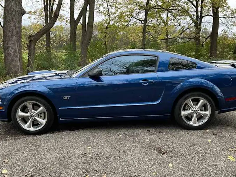 2007 Ford Mustang GT — photo 2 of 8