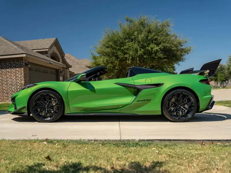 2027 Chevrolet Corvette ZR1X 3LZ — photo 2 of 8