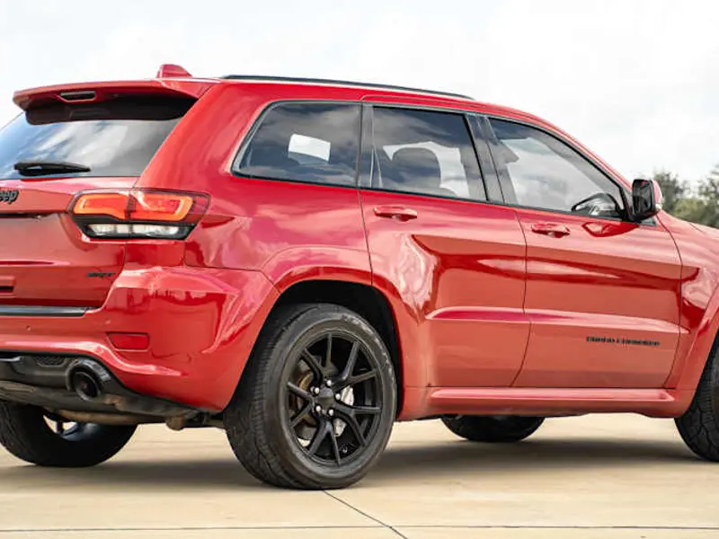 2015 Jeep Grand Cherokee SRT — photo 4 of 8