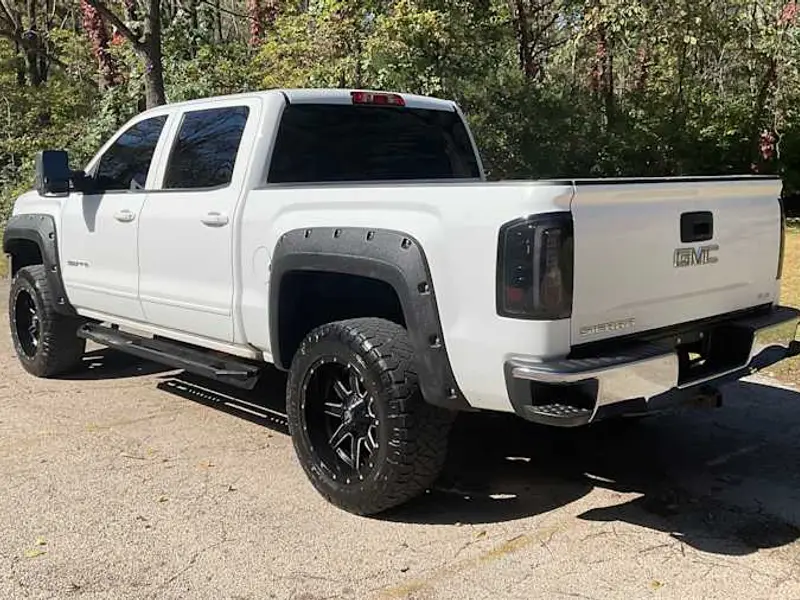 2017 GMC Sierra 1500 SLE Z71 — photo 3 of 8