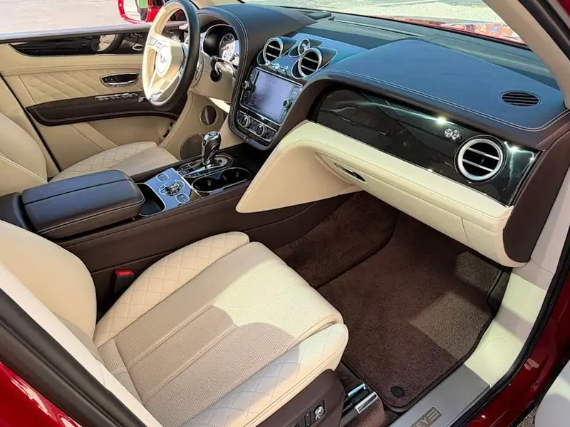 2017 Bentley Bentayga — photo 7 of 8